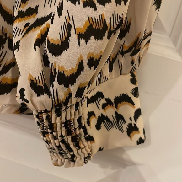 CAbi Round Trip Blouse Safari Print 4335 - Picture 8 of 9